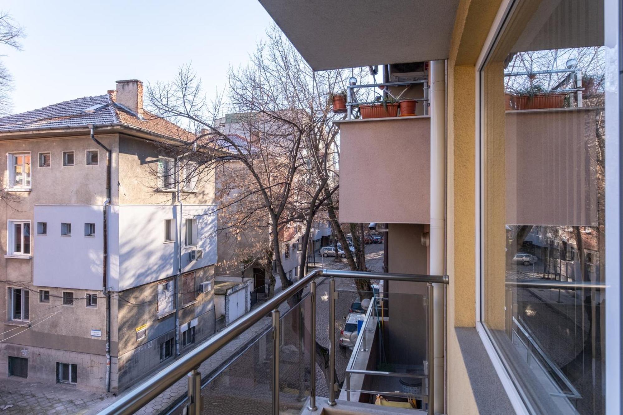 Comfortable 2Br Urban Getaway In City Center Plovdiv Exterior photo