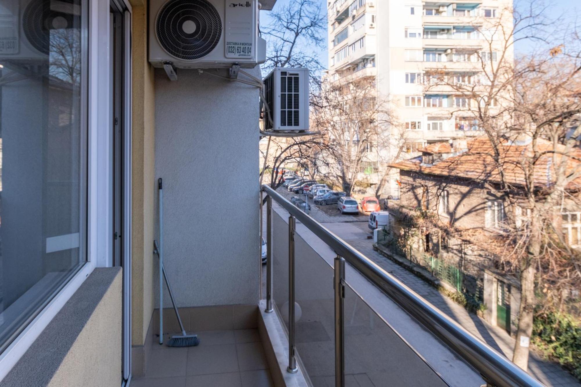 Comfortable 2Br Urban Getaway In City Center Plovdiv Exterior photo