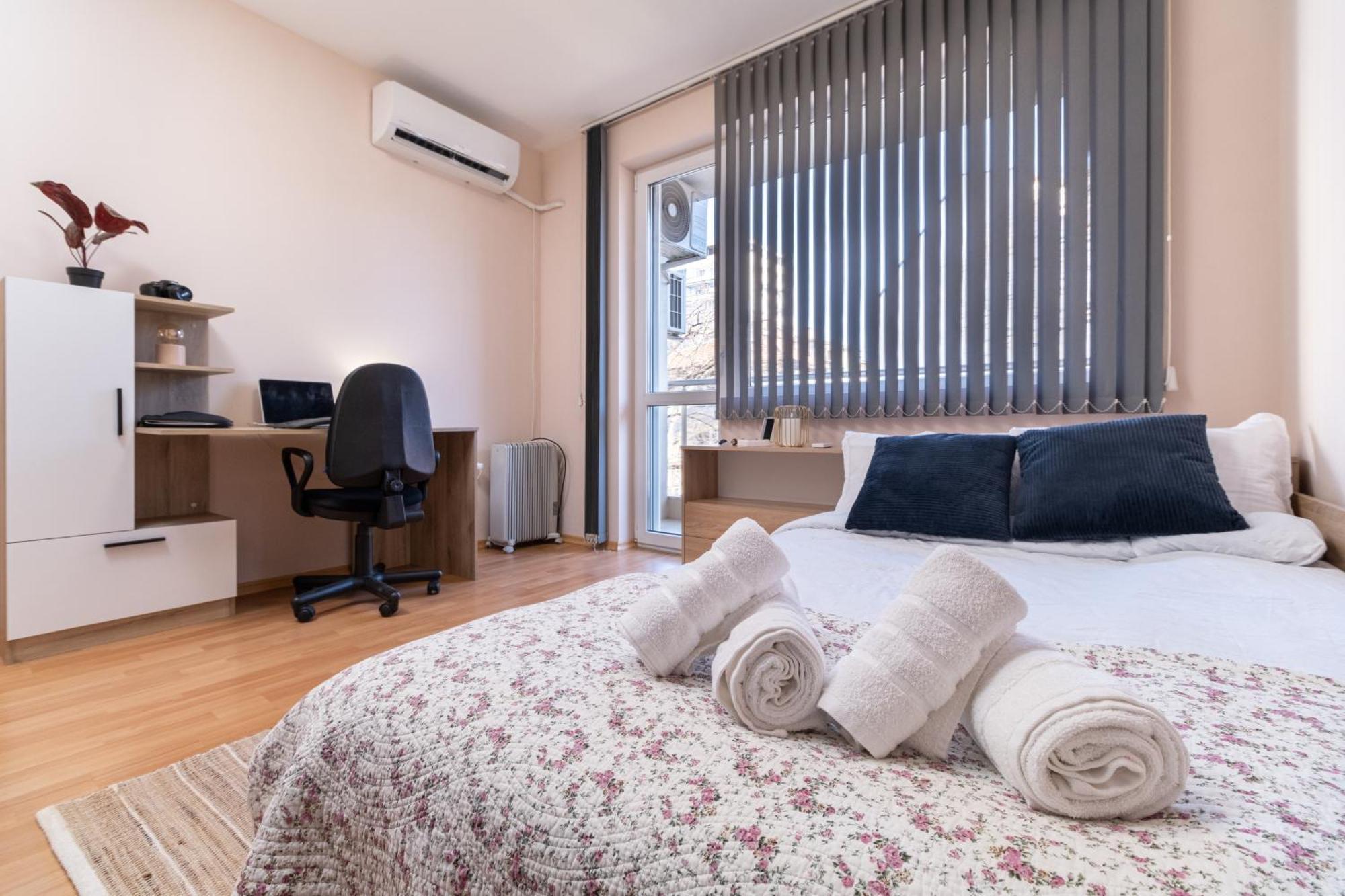 Comfortable 2Br Urban Getaway In City Center Plovdiv Exterior photo