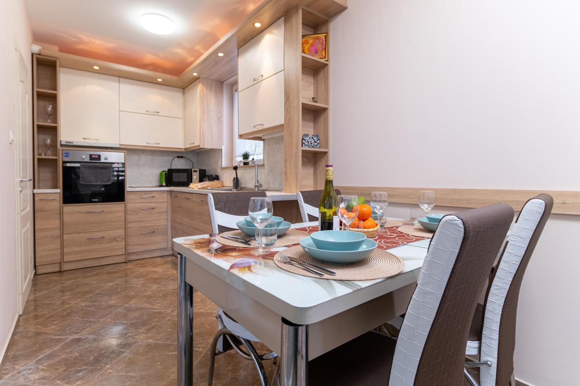 Comfortable 2Br Urban Getaway In City Center Plovdiv Exterior photo