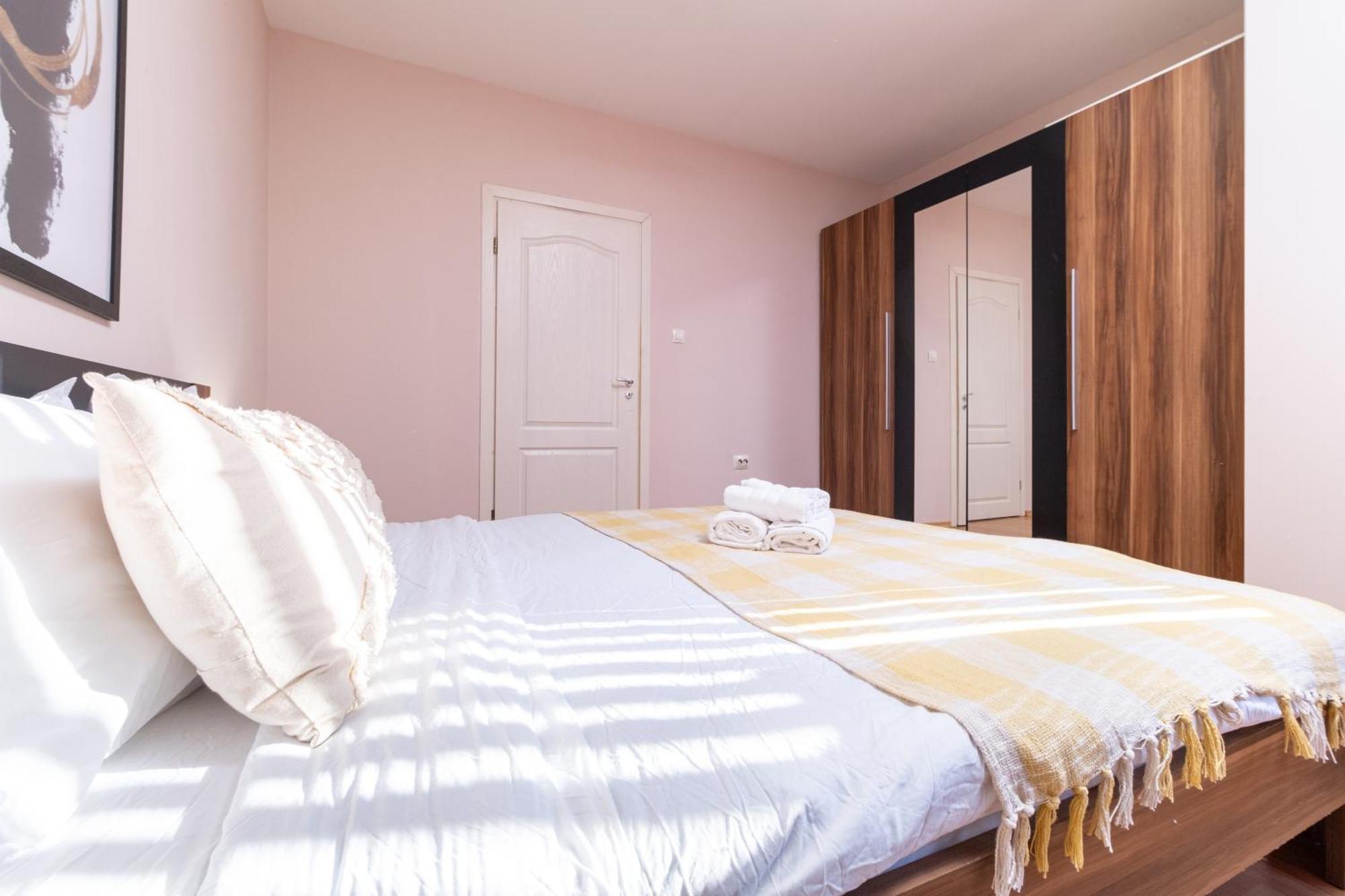 Comfortable 2Br Urban Getaway In City Center Plovdiv Exterior photo
